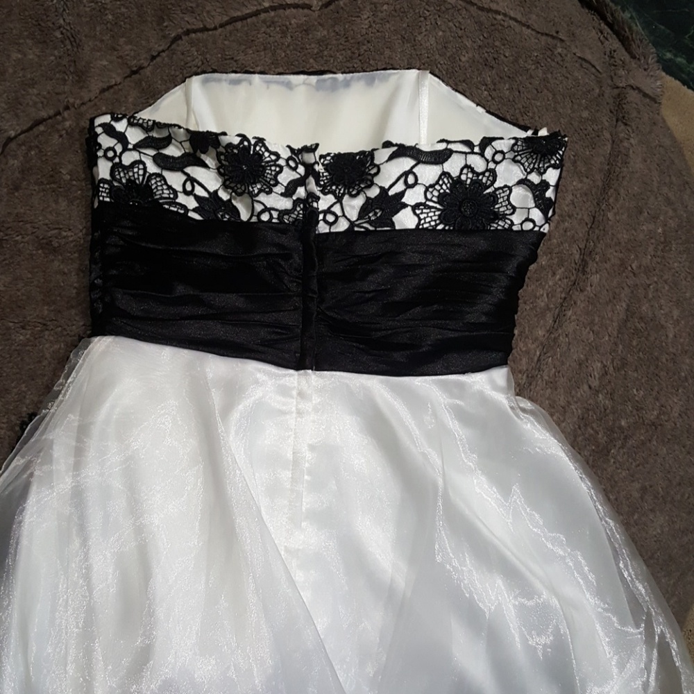 Black and white shimmer mini dress. - Picture 5 of 6